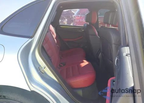 2022 Porsche Macan Gts z USA, uszkodzony, nr VIN WP1AF2A58NLB31920